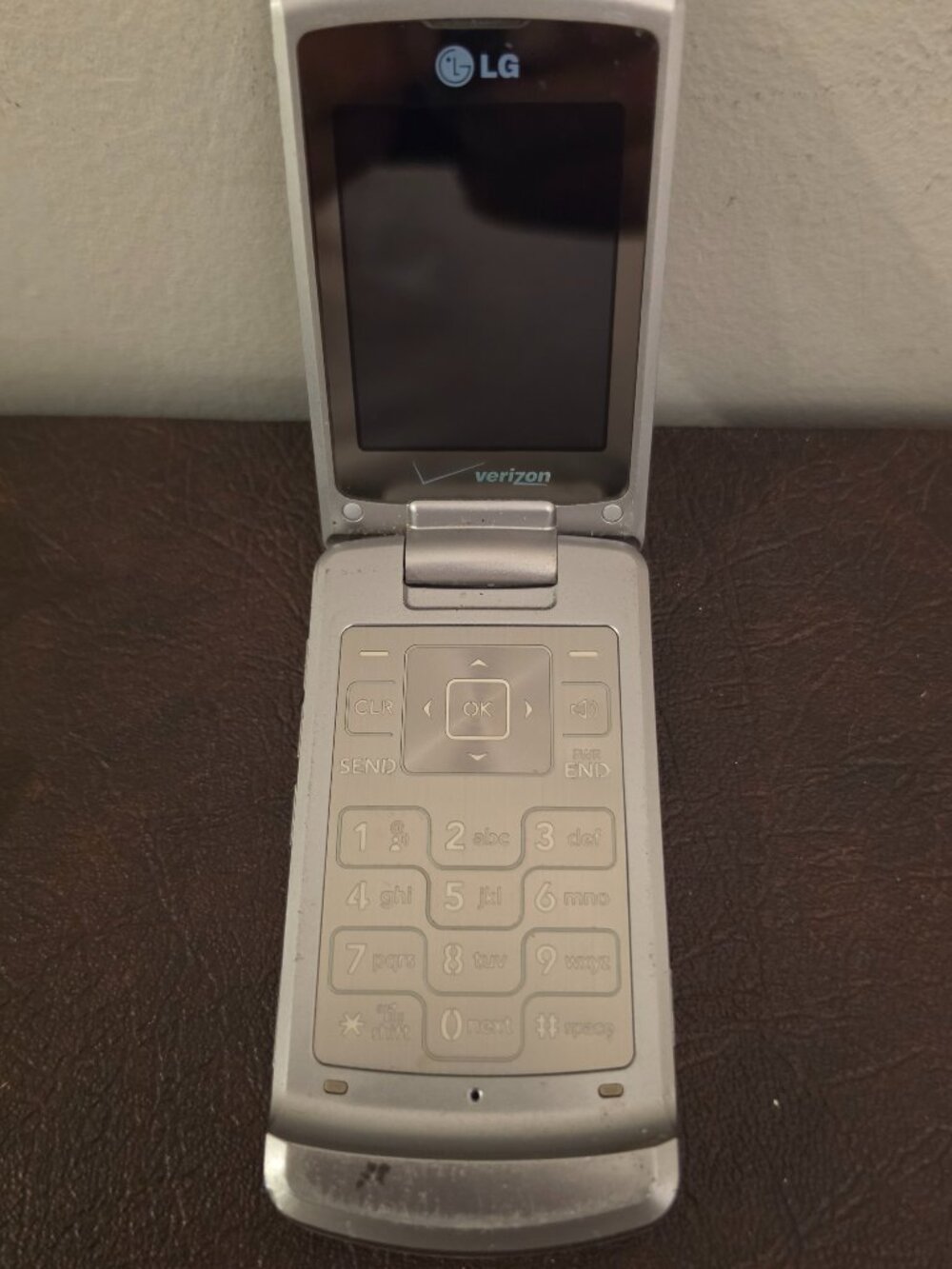 Vintage LG LX8700 S/LVE Flip cell phone with a Verizon logo from 2007.